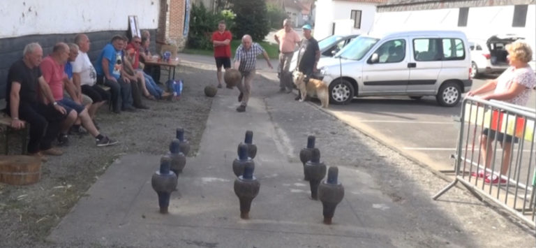 Le jeu de quilles à Longvilliers